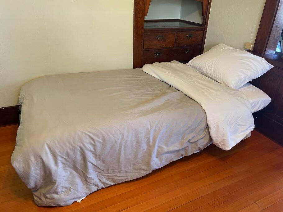 Historic Downtown Riverview Flat, No. 2 Astoria Kültér fotó