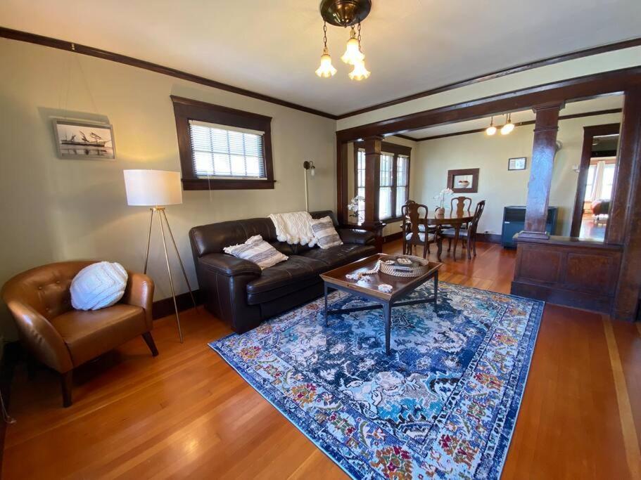 Historic Downtown Riverview Flat, No. 2 Astoria Kültér fotó